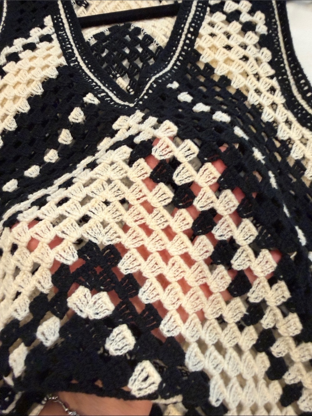 NWOT REBELLION Black & Beige Crocheted V-Neck Tank - Picture 5 of 7
